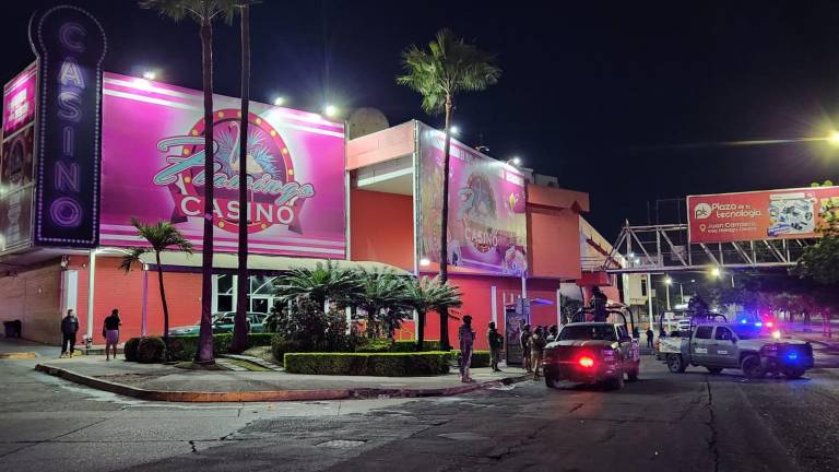 Un casino y una gasolinera de Culiacán fueron atacados a balazos durante la madrugada de este martes.