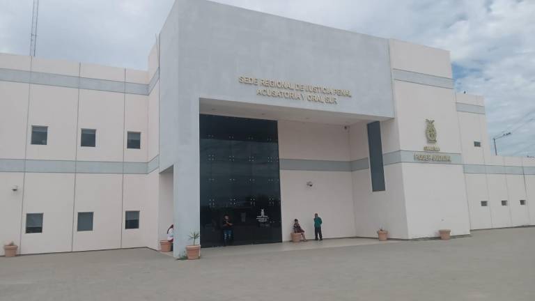 Este miércoles se realizó la continuación de la audiencia inicial en la Sede Regional de Justicia Penal Acusatoria y Oral Zona Sur, contra Resem Eninive “N”, como probable responsable de feminicidio agravado en contra de Karem de Jesús “N”.