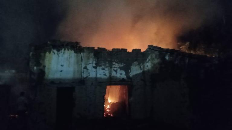 Vecinos del Centro de Rosario piden a las autoridades a que obliguen a propietarios de fincas a mantenerlas limpias.