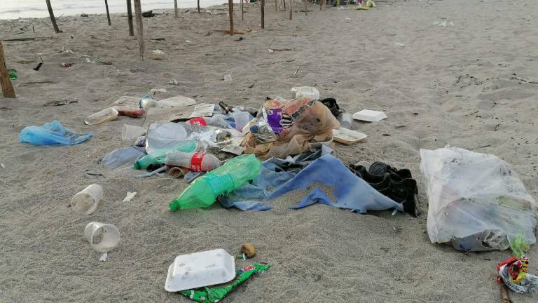 Turistas dejan su basura en playas de Rosario