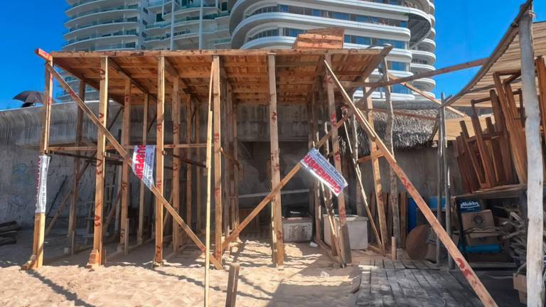 Clausura de la instalación de un templete a un costado del Malecón de Mazatlán.