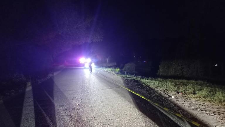 El conductor perdió el control de su vehículo y terminó por volcarse.