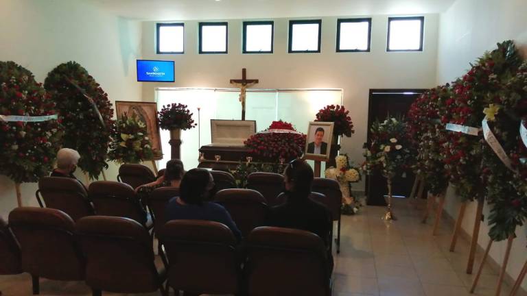 Sala donde velan los restos del periodista Luis Enrique Ramírez.
