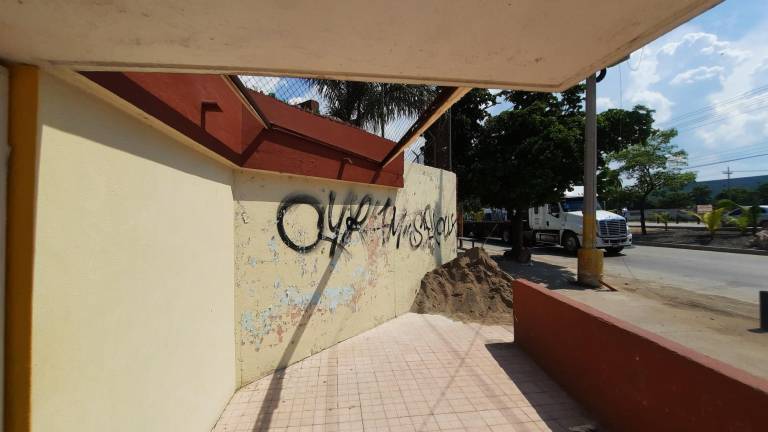 Durante el periodo de vacaciones, diversos planteles de Mazatlán sufrieron actos vandálicos, por lo que llaman a padres de familia a apoyar con su vigilancia.