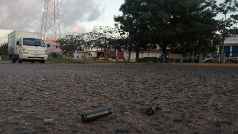 Casquillos percutidos son encontrados en las zonas donde se reportaron daños a las cámaras de videovigilancia.