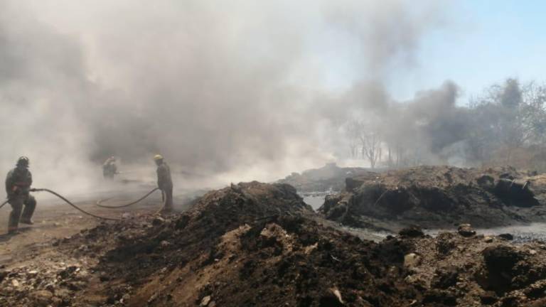 Se registra incendio en empresa de asfaltos, al sur de Mazatlán
