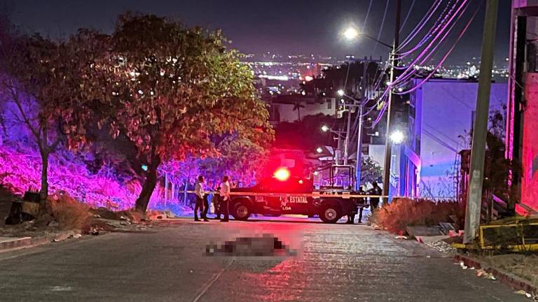 El asesinado fue localizado envuelto en cobijas.