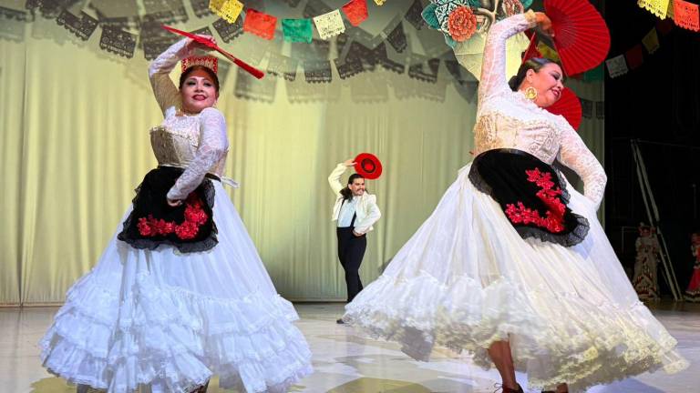 La Academia de Arte Flamenco Alma Gitana se presentó en el 31° Festival Internacional Universitario de la Cultura.