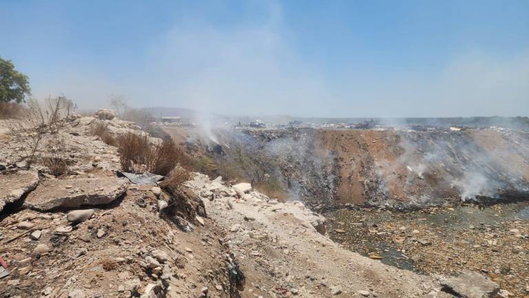 En Culiacán reportan que ya fue controlado el incendio del relleno sanitario en Piggy Back.