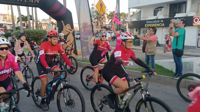 Más de 80 participantes se sumaron a la causa de concientización contra el cáncer de mama en Avenida del Mar.