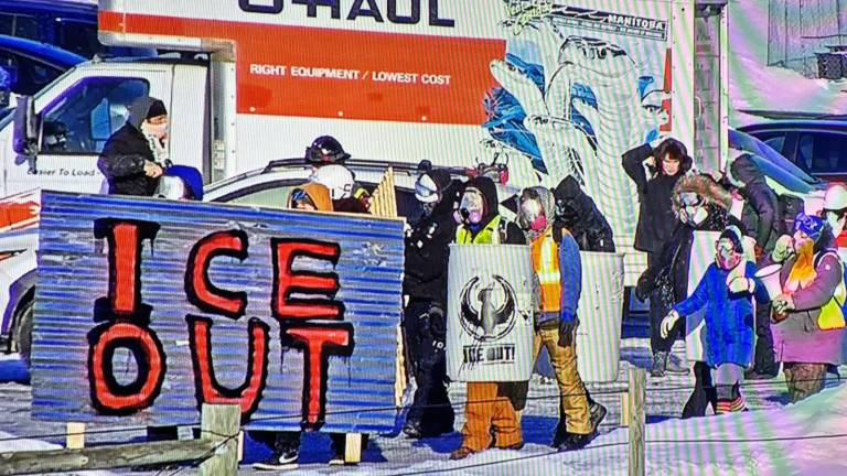 Trump ordenó al Congreso de Estados Unidos que aprobara una ley para erradicar las ciudades santuario, argumentando que “son la causa principal de todos estos problemas”.