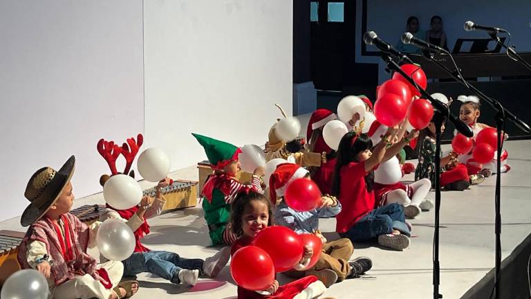Participaron alumnos de nivel preescolar y primaria con los maestros Diana Valdés, Itzairis López Inda, Elizabeth Russell y Mario Velarde.