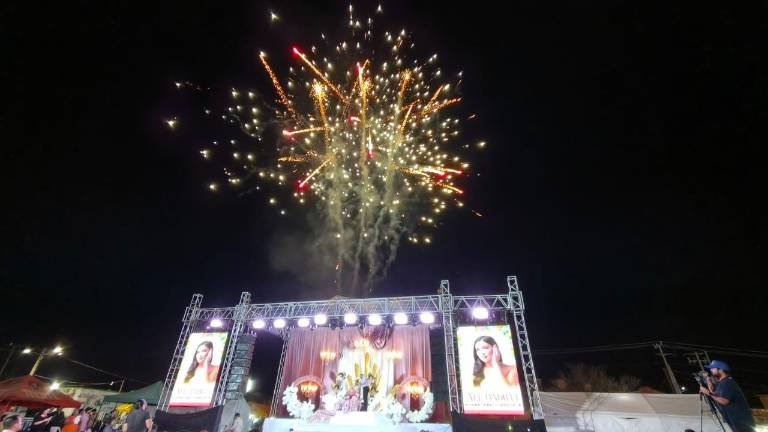 Coronación de Alejandra I como Reina de la Feria de la Primavera, en Rosario.