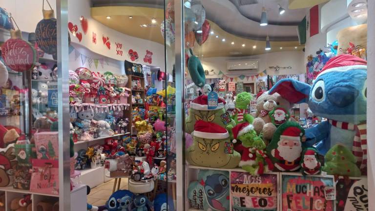 Los productos navideños ya se pueden encontrar en las tiendas.