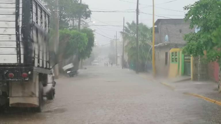 En Rosario, la lluvia nocturna provoca ‘apagones’ prolongados