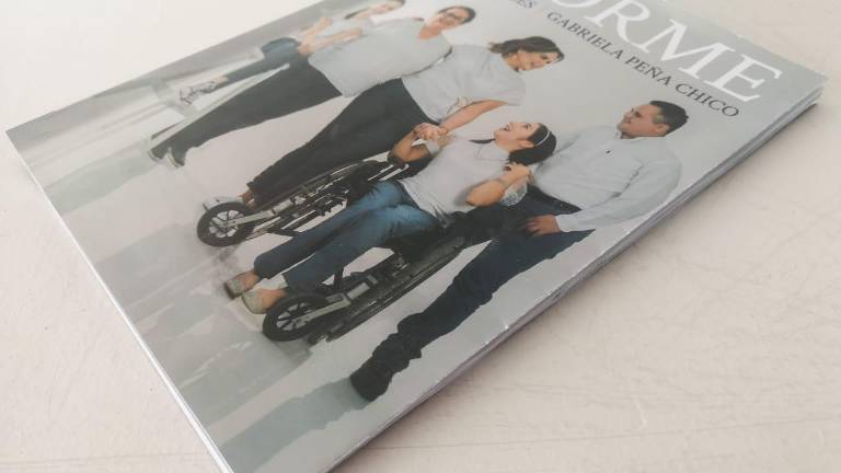 El informe de actividades de la presidenta del DIF Municipal de Mazatlán fue entregado en una revista con impresión de alta calidad.