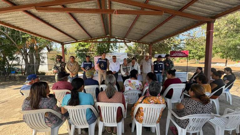 Autoridades municipales coordinan actividades recreativas y de rehabilitación de espacios públicos en comunidades rurales de Mazatlán.