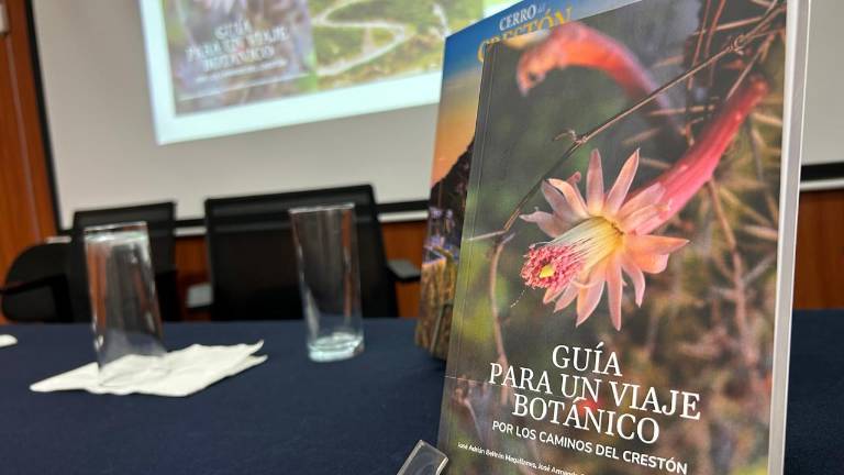 Investigadores presentan “Guía para un viaje botánico por los caminos del Crestón”, una obra que combina ciencia, historia y conservación del emblemático cerro de Mazatlán.