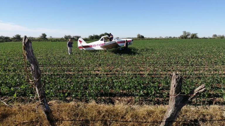 Una falla técnica obligó a que el piloto de una avioneta fumigadora tuviera que hacer un aterrizaje de emergencia.