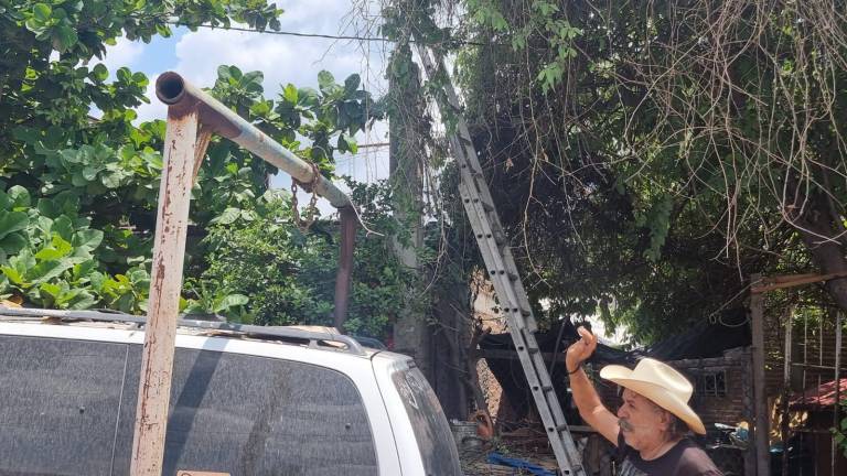 La persona trabajaba colocando unos cables a una mufa, cuando resultó herido.