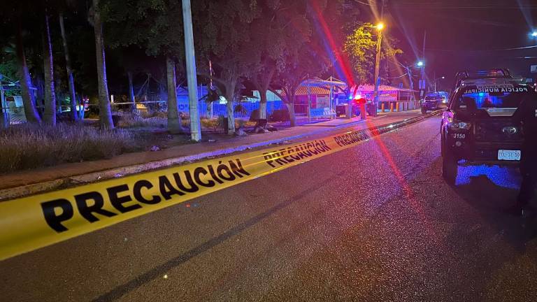 Los cuerpos de la pareja fueron localizados junto a la carretera Culiacán-Navolato, en San Pedro.