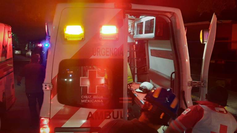 El hombre golpeado y torturado fue trasladado a un hospital por parte de elementos de Cruz Roja.