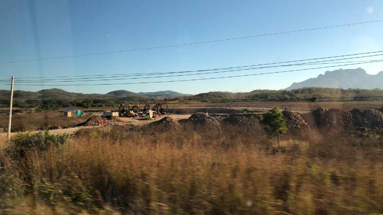 Construcción del canal de riego de la Presa Santa María