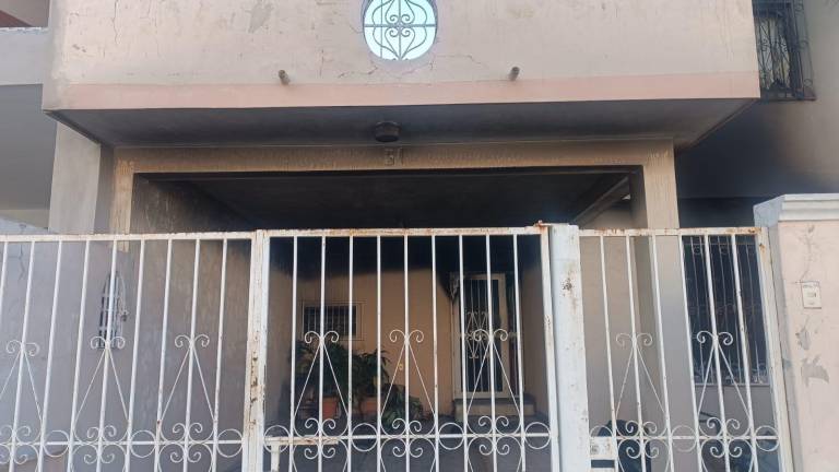 Una vivienda del fraccionamiento Alameda sufrió un incendio el sábado, en el que una adulta mayor resultó herida.