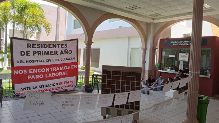 Residentes del Hospital Civil de Culiacán tienen 4 días en paro de labores