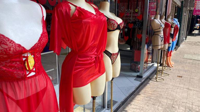 Comerciantes del Centro de Culiacán prevén aumento en ventas por Día de San Valentín y por el Carnaval de Mazatlán.