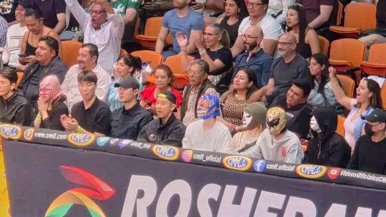 Suga, Jimin, Jin y Jung Kook de BTS visitan la Arena México.