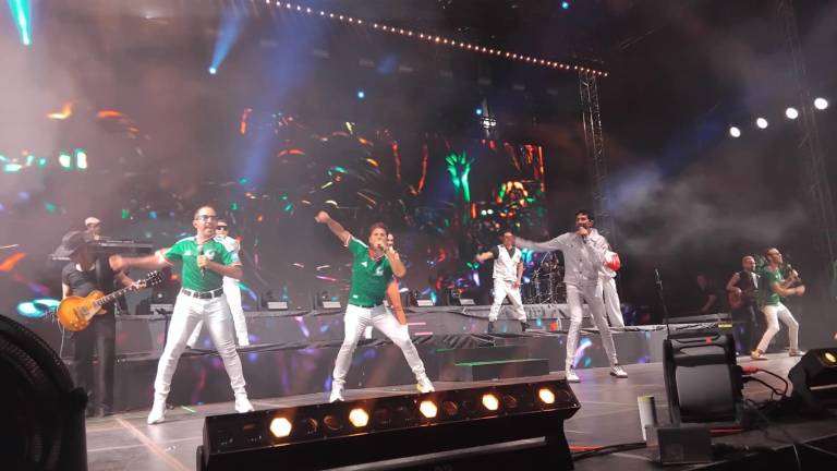 Los 90s Pop Tours participaron en la tradicional festa del Grito de Independencia.