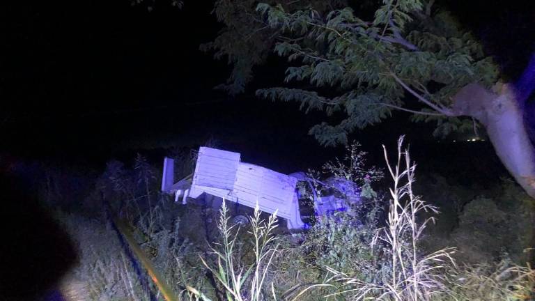 Una camioneta se salió de la carretera y su conductor perdió la vida.