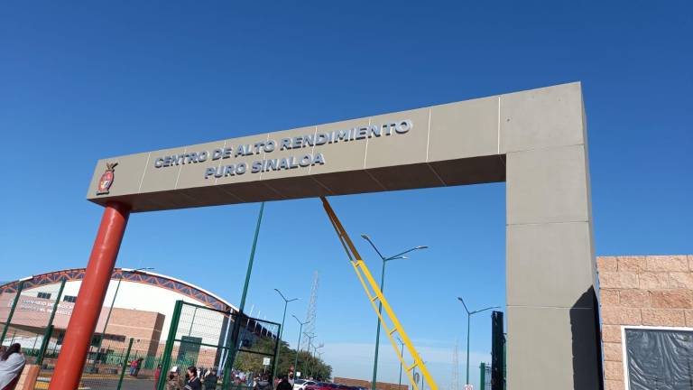 Retiran sellos Puro Sinaloa y placas de obras inauguradas por Quirino en el ISDE