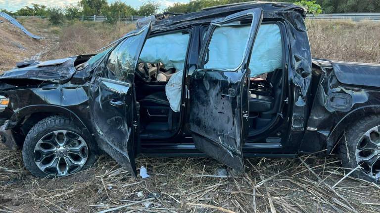 Así quedó la camioneta de Eduin Caz, que era conducida por su asistente y tío al momento del accidente.