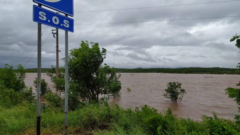 El Río Quelite desbordó al norte del municipio.