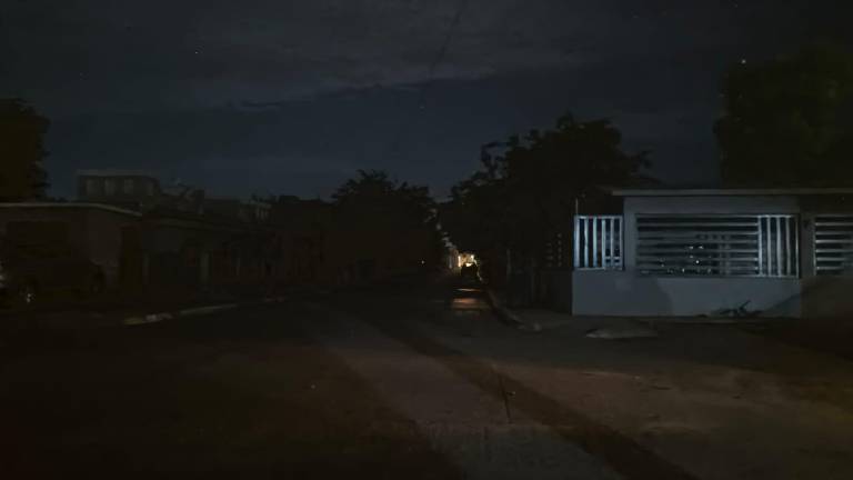 Habitantes del ejido Benito Juárez, en Ahome, exigen a la CFE sustituir un transformador que provoca constantes interrupciones del servicio eléctrico.