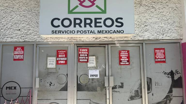 La protesta se realiza por las malas condiciones en que se encuentran las instalaciones y las situaciones precarias en sueldos de empleados.