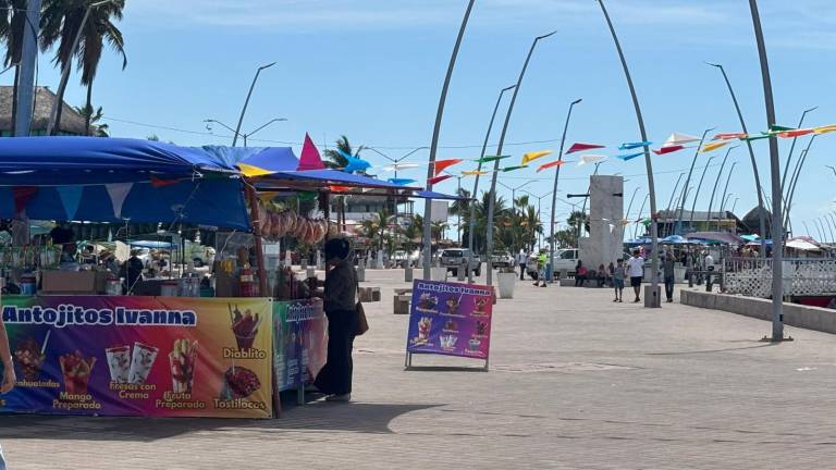 En Altata empiezan a llegar los visitantes durante este Viernes Santo.