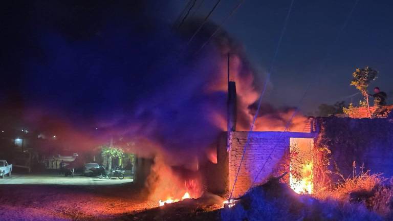 Los incendios en lotes baldíos son una de las emergencias atendidas con mayor frecuencia por el Cuerpo de Bomberos Voluntarios de Mazatlán.