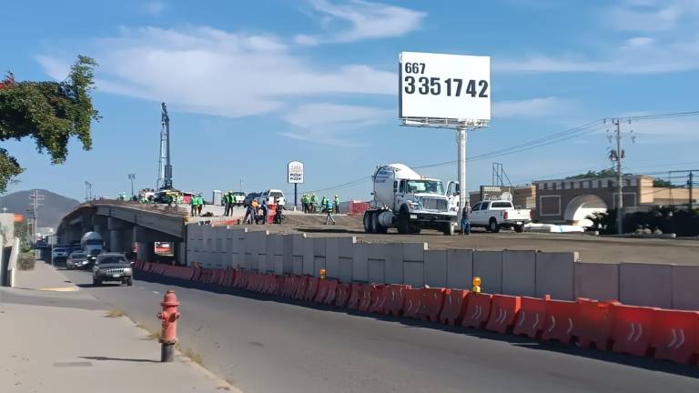 Avances en la construcción del puente vehicular en la salida norte de Mazatlán.