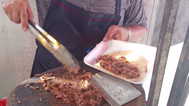 Las quesadillas que más disfrutan los comensales son las de carne asada y las de birria.