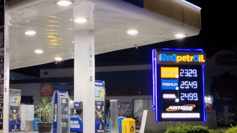En algunas gasolinerías de Rosario, el precio de la gasolina magna asciende ahora hasta los 23.29 pesos.