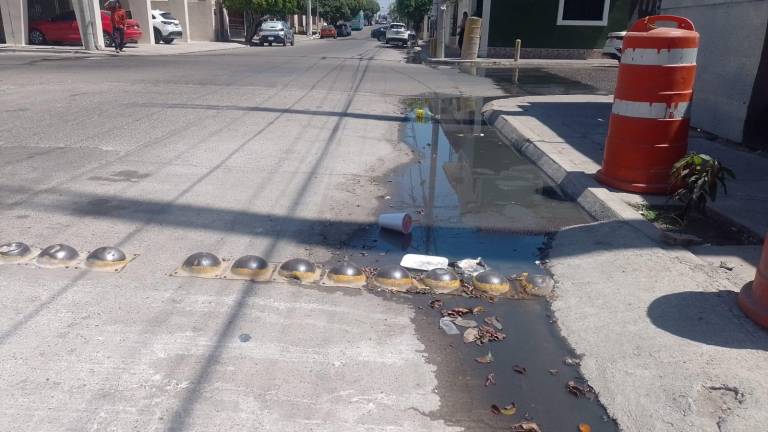 En la Colonia Ferrocarrilera vecinos denuncian la fuga de aguas negras.