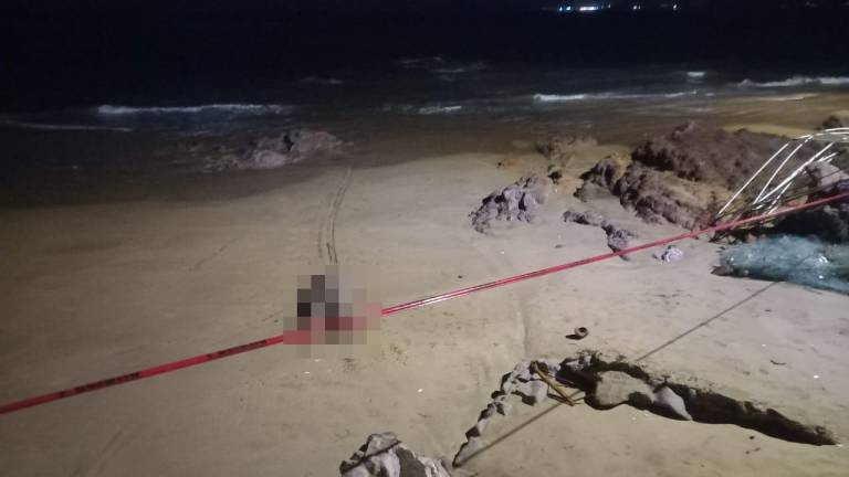 Sale a flote cuerpo de desaparecido en Playa Cerritos en Mazatlán