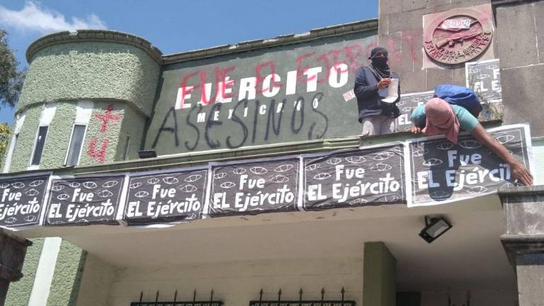 Abogados acusan a Segob de presentar pruebas falsas contra militares por caso Ayotzinapa; denunciarán a Encinas
