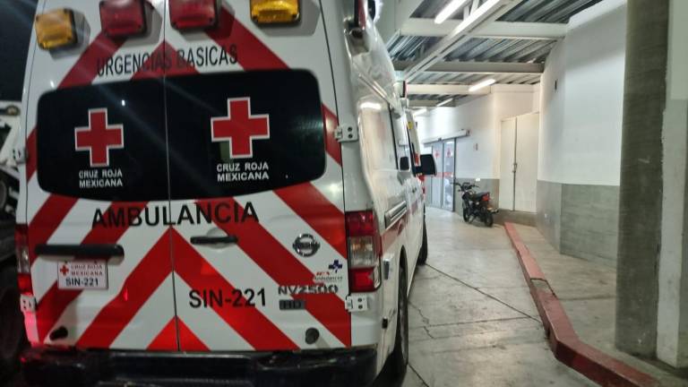 El servicio de emergencia de Cruz Roja atendió la noche del martes a una mujer lesioanda en un choque.