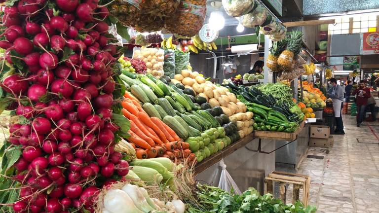 Los productos que más se han visto afectados son las verduras y la carne de res y puerco, algunas verduras han llegado a duplicar su valor mientras que las carnes han presentado un aumento de 5 o 10 pesos.