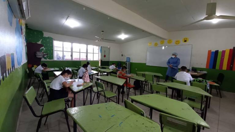 El retorno a las aulas de inicio de año se da en el contexto de incremento de casos de coronavirus en Sinaloa.
