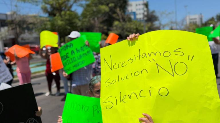 Protesta de habitantes de la comunidad de La Mora, al norte de Mazatlán, quienes reclaman más seguridad.